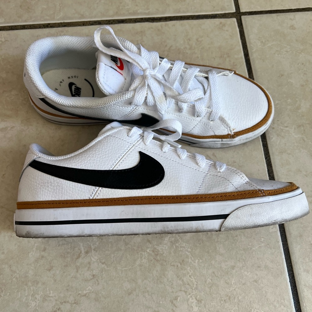 Women Nike Court Legacy